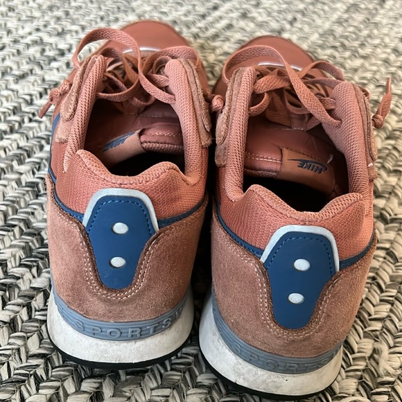 Nike lifestyle sneakers - Picture 3 of 5